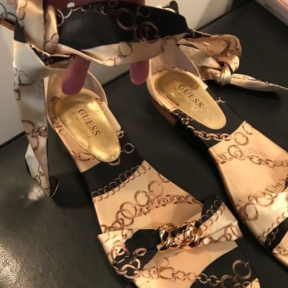 Guess flats - Picture 3 of 4